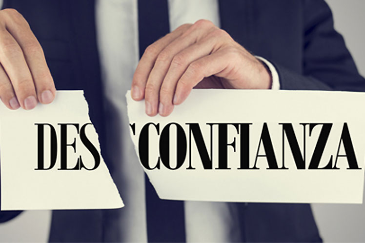 DESCONFIANZA Y FRAGMENTACIÓN