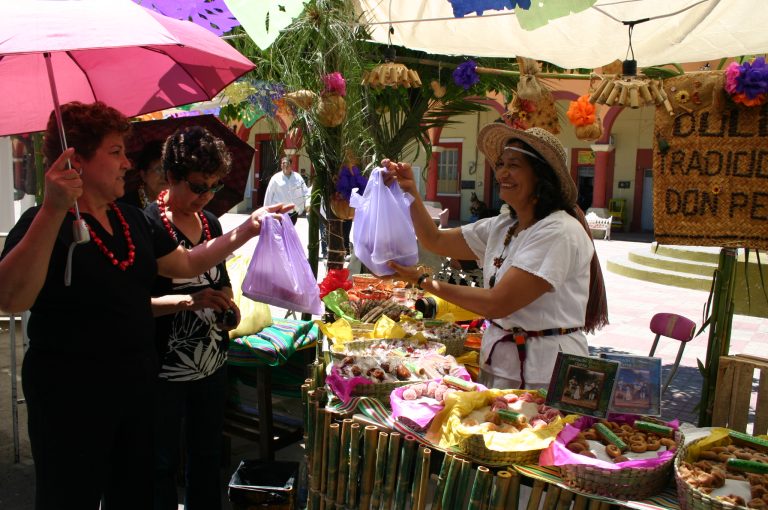 Tianguis de arte a beneficio de La Caja