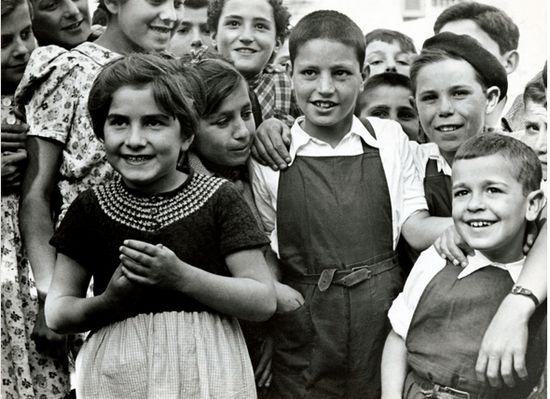 Crisol Internacional: “Destellos de esperanza, los niños de la guerra, Europa”