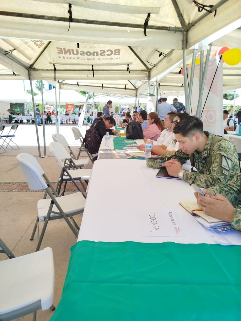 Instituto Sudcaliforniano para la Inclusión de las Personas con Discapacidad participa en feria del empleo “la Chamba nos Une” organizada por el Servicio Nacional del Empleo en BCS.