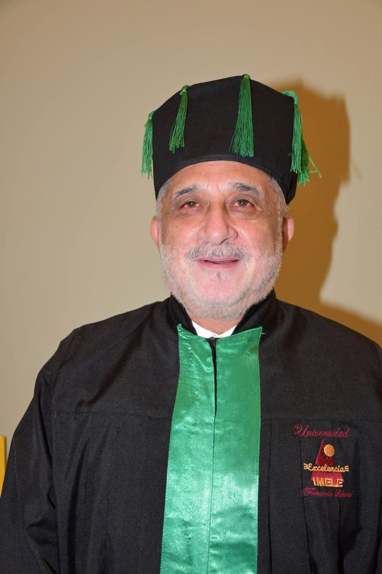 Jorge Alberto Vale Sánchez recibió Titulo y Grado de Doctor por el Instituto Mexicano de Lideres de Excelencia, por su trabajo académico y como Funcionario Público para el Desarrollo Social y Humano en BCS.