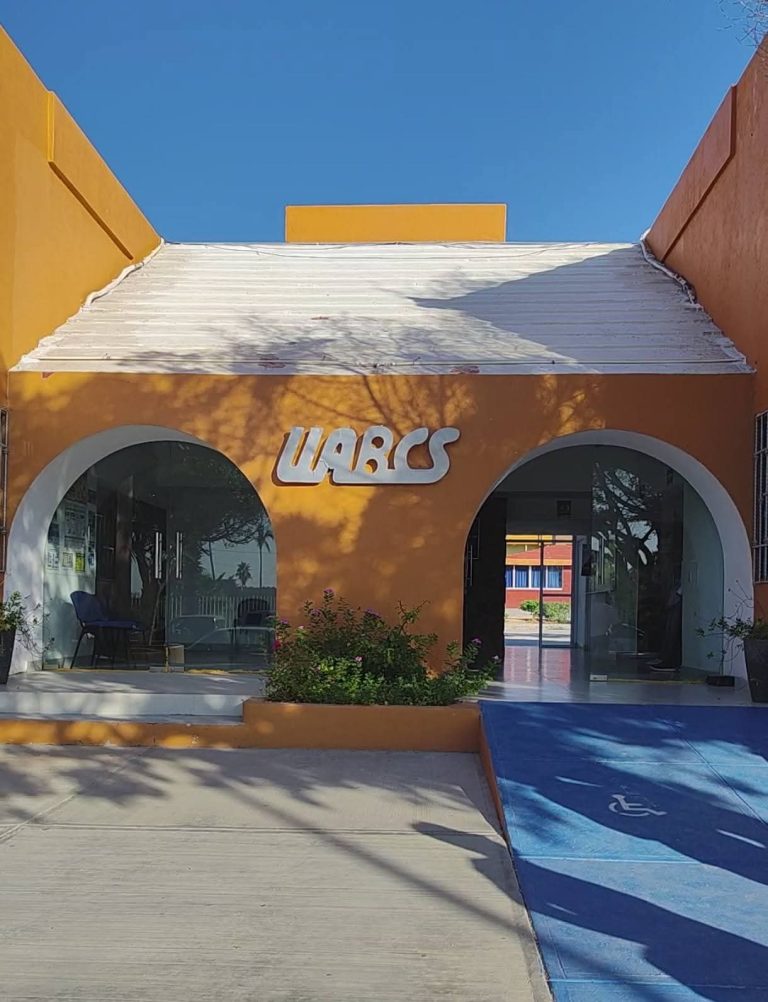 UABCS Campus Los Cabos conmemora XXV Aniversario de apertura de carreras. Surgiendo en el abandonado edificio de cárcel pública en San Lucas en el año 2000.