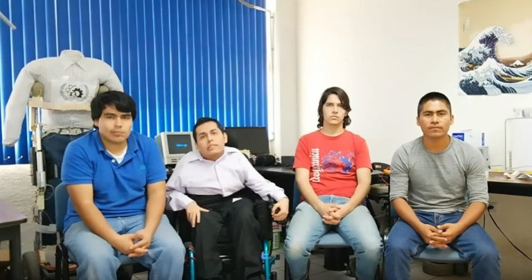 Egresados del ITLP desarrollan prototipo científico exoesqueleto que brinda ayuda a personas con discapacidad movil
